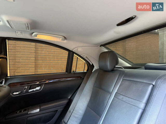 Черный Мерседес С Класс, объемом двигателя 4.66 л и пробегом 180 тыс. км за 15250 $, фото 13 на Automoto.ua