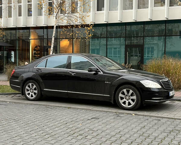 Черный Мерседес С Класс, объемом двигателя 5.5 л и пробегом 150 тыс. км за 17999 $, фото 105 на Automoto.ua