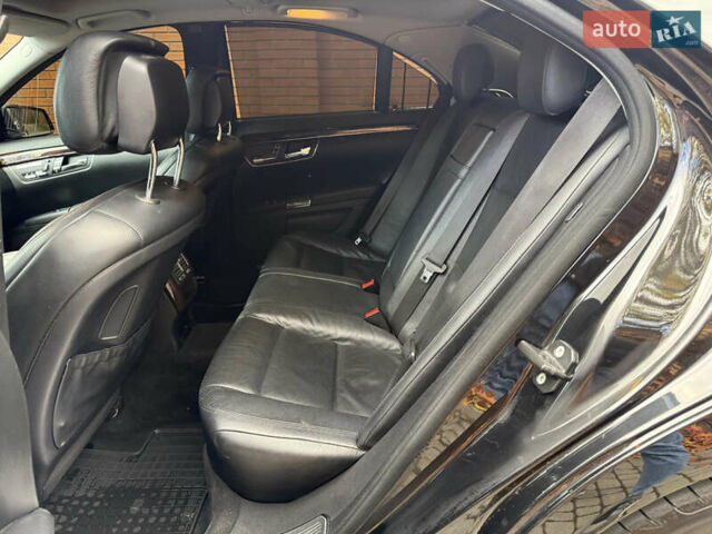 Черный Мерседес С Класс, объемом двигателя 4.66 л и пробегом 180 тыс. км за 15250 $, фото 11 на Automoto.ua