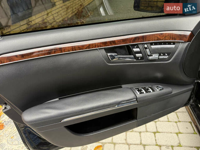 Черный Мерседес С Класс, объемом двигателя 4.66 л и пробегом 180 тыс. км за 15250 $, фото 15 на Automoto.ua