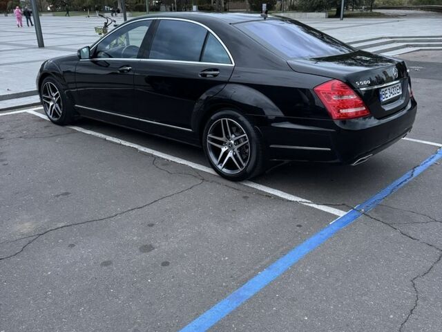 Черный Мерседес С Класс, объемом двигателя 5.5 л и пробегом 195 тыс. км за 17700 $, фото 1 на Automoto.ua