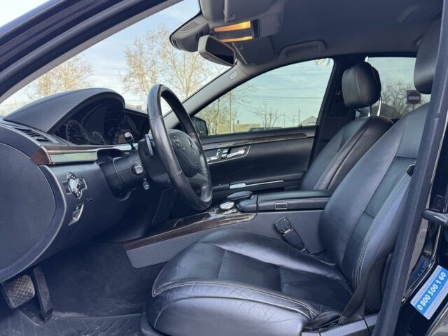 Чорний Мерседес С Клас, об'ємом двигуна 3 л та пробігом 282 тис. км за 13999 $, фото 12 на Automoto.ua