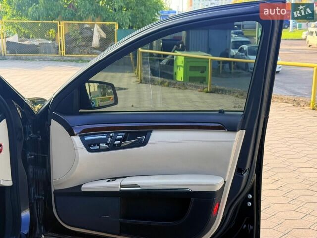 Чорний Мерседес С Клас, об'ємом двигуна 4.66 л та пробігом 212 тис. км за 12500 $, фото 48 на Automoto.ua