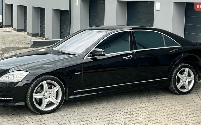 Чорний Мерседес С Клас, об'ємом двигуна 4.66 л та пробігом 207 тис. км за 15000 $, фото 7 на Automoto.ua