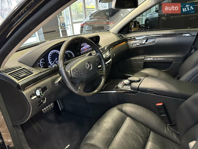 Черный Мерседес С Класс, объемом двигателя 4.7 л и пробегом 175 тыс. км за 24900 $, фото 24 на Automoto.ua