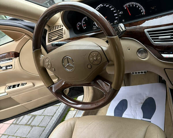 Черный Мерседес С Класс, объемом двигателя 5.5 л и пробегом 150 тыс. км за 17999 $, фото 72 на Automoto.ua