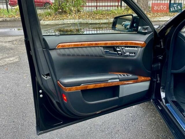 Чорний Мерседес С Клас, об'ємом двигуна 5.51 л та пробігом 98 тис. км за 25500 $, фото 11 на Automoto.ua