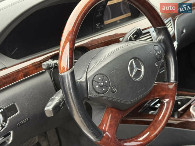 Черный Мерседес С Класс, объемом двигателя 4.66 л и пробегом 158 тыс. км за 12500 $, фото 16 на Automoto.ua