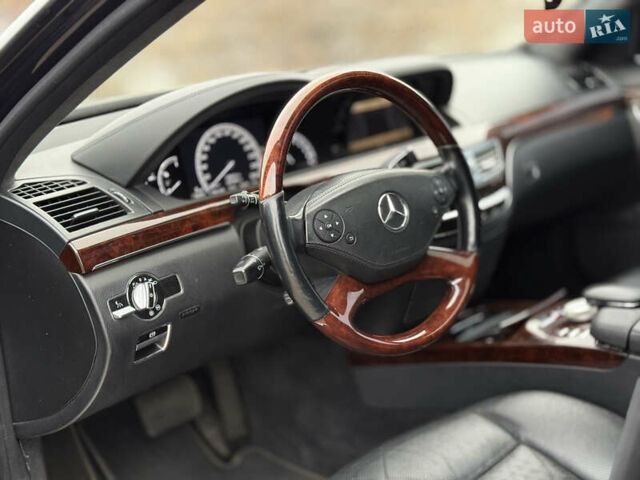 Черный Мерседес С Класс, объемом двигателя 4.66 л и пробегом 158 тыс. км за 12500 $, фото 13 на Automoto.ua