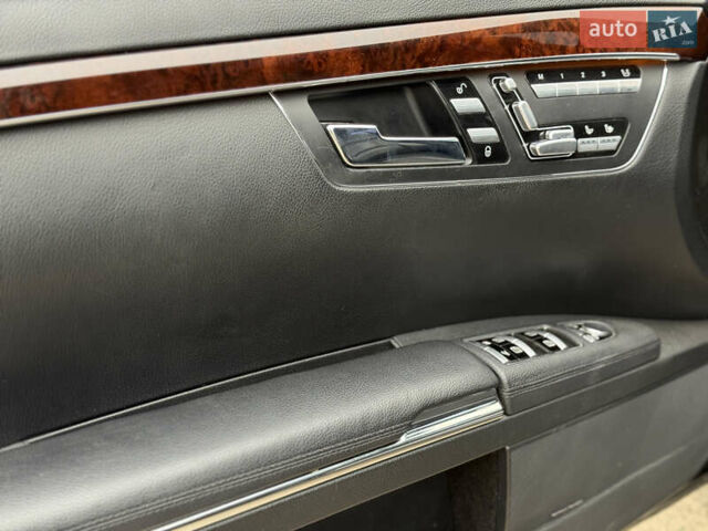 Черный Мерседес С Класс, объемом двигателя 4.66 л и пробегом 158 тыс. км за 12500 $, фото 15 на Automoto.ua