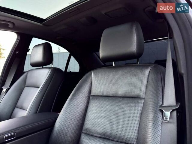 Чорний Мерседес С Клас, об'ємом двигуна 3 л та пробігом 211 тис. км за 23400 $, фото 43 на Automoto.ua