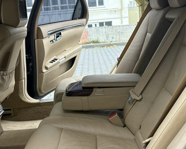 Черный Мерседес С Класс, объемом двигателя 5.5 л и пробегом 150 тыс. км за 17999 $, фото 31 на Automoto.ua