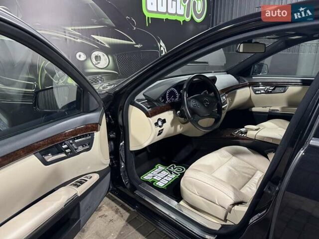 Черный Мерседес С Класс, объемом двигателя 4.7 л и пробегом 211 тыс. км за 16800 $, фото 12 на Automoto.ua