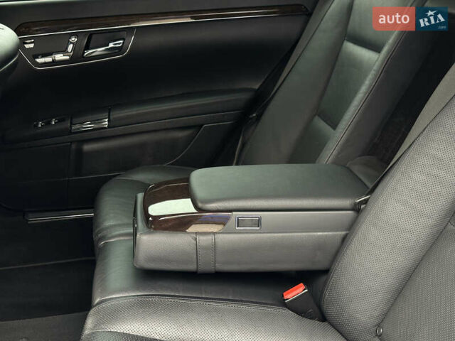 Черный Мерседес С Класс, объемом двигателя 2.99 л и пробегом 320 тыс. км за 21500 $, фото 46 на Automoto.ua
