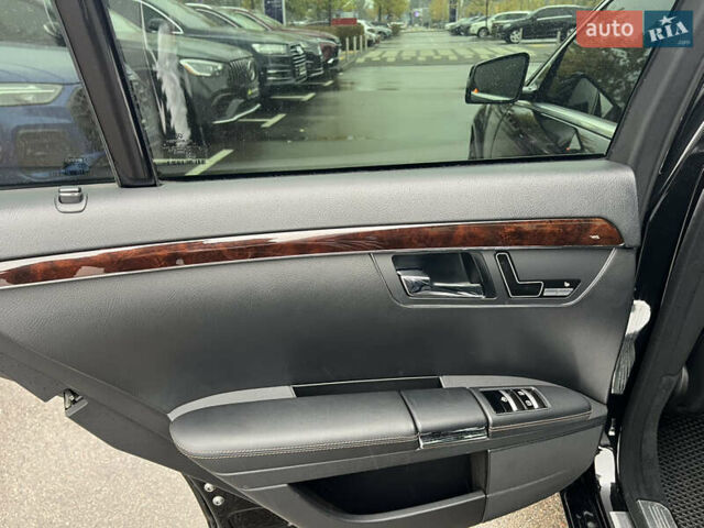 Чорний Мерседес С Клас, об'ємом двигуна 2.99 л та пробігом 258 тис. км за 18000 $, фото 33 на Automoto.ua