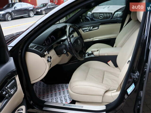 Черный Мерседес С Класс, объемом двигателя 4.7 л и пробегом 179 тыс. км за 17900 $, фото 12 на Automoto.ua