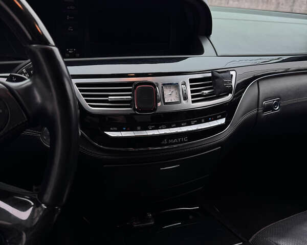 Черный Мерседес С Класс, объемом двигателя 4.66 л и пробегом 313 тыс. км за 15000 $, фото 15 на Automoto.ua