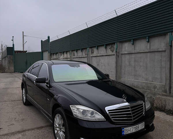 Черный Мерседес С Класс, объемом двигателя 4.66 л и пробегом 313 тыс. км за 15000 $, фото 3 на Automoto.ua