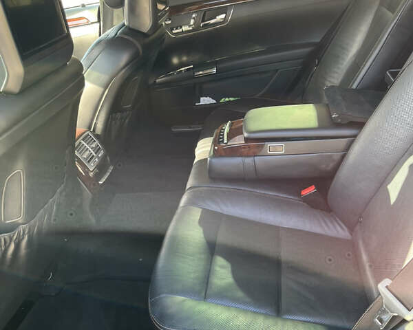 Черный Мерседес С Класс, объемом двигателя 4.66 л и пробегом 197 тыс. км за 21000 $, фото 13 на Automoto.ua