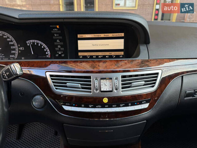 Чорний Мерседес С Клас, об'ємом двигуна 4.66 л та пробігом 221 тис. км за 15900 $, фото 23 на Automoto.ua