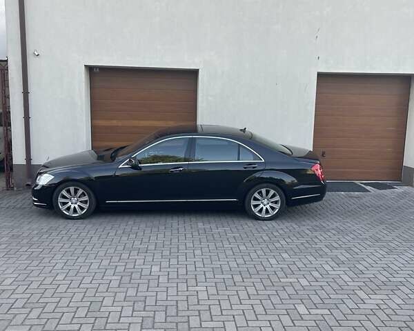 Чорний Мерседес С Клас, об'ємом двигуна 3 л та пробігом 180 тис. км за 26000 $, фото 1 на Automoto.ua