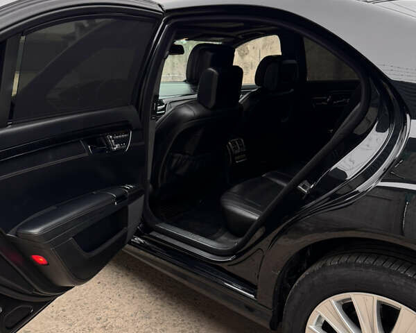 Черный Мерседес С Класс, объемом двигателя 4.66 л и пробегом 313 тыс. км за 15000 $, фото 10 на Automoto.ua