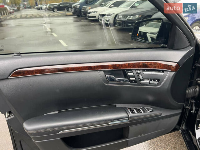 Чорний Мерседес С Клас, об'ємом двигуна 2.99 л та пробігом 258 тис. км за 18000 $, фото 16 на Automoto.ua