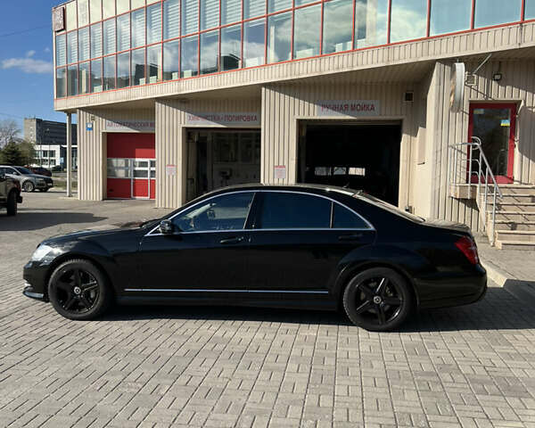 Черный Мерседес С Класс, объемом двигателя 4.66 л и пробегом 197 тыс. км за 21000 $, фото 3 на Automoto.ua