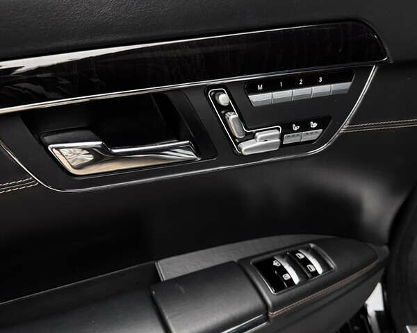 Черный Мерседес С Класс, объемом двигателя 4.66 л и пробегом 313 тыс. км за 15000 $, фото 11 на Automoto.ua