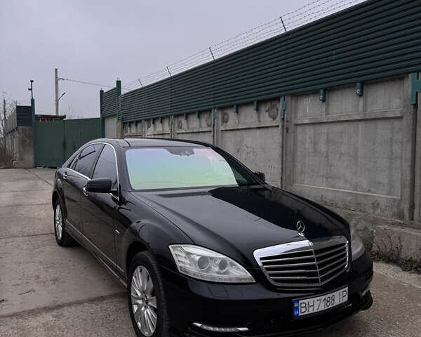 Черный Мерседес С Класс, объемом двигателя 4.66 л и пробегом 313 тыс. км за 15000 $, фото 2 на Automoto.ua