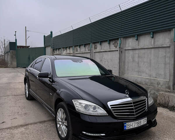Черный Мерседес С Класс, объемом двигателя 4.66 л и пробегом 313 тыс. км за 15000 $, фото 6 на Automoto.ua