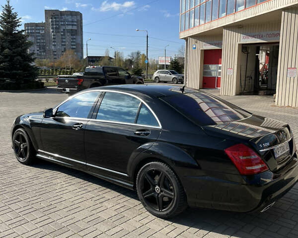 Черный Мерседес С Класс, объемом двигателя 4.66 л и пробегом 197 тыс. км за 21000 $, фото 4 на Automoto.ua