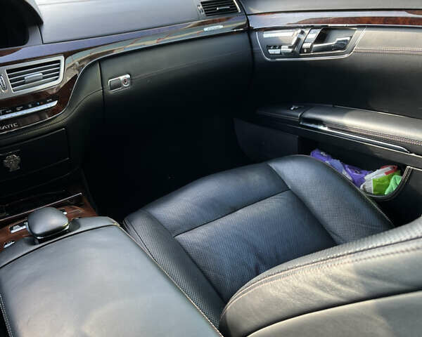 Черный Мерседес С Класс, объемом двигателя 4.66 л и пробегом 197 тыс. км за 21000 $, фото 18 на Automoto.ua