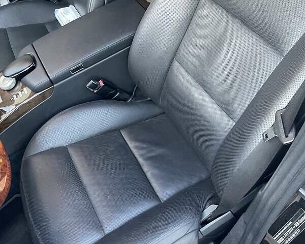 Чорний Мерседес С Клас, об'ємом двигуна 3 л та пробігом 180 тис. км за 26000 $, фото 7 на Automoto.ua