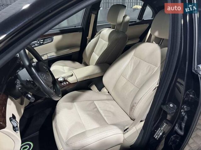 Черный Мерседес С Класс, объемом двигателя 4.7 л и пробегом 211 тыс. км за 16800 $, фото 13 на Automoto.ua