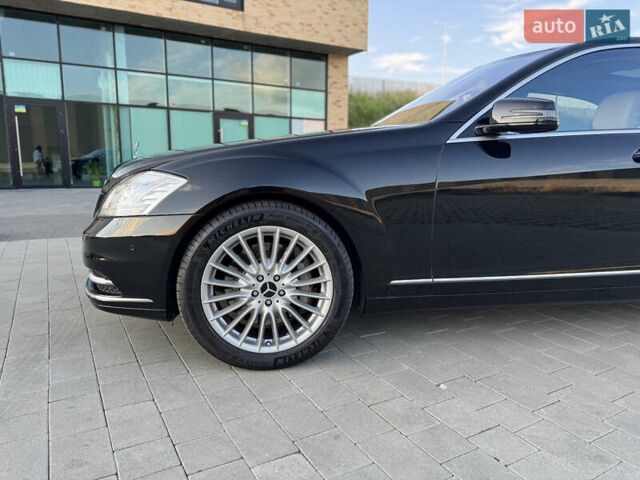 Черный Мерседес С Класс, объемом двигателя 4.7 л и пробегом 208 тыс. км за 23000 $, фото 6 на Automoto.ua