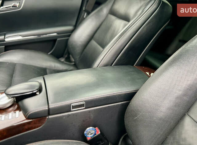 Чорний Мерседес С Клас, об'ємом двигуна 2.99 л та пробігом 258 тис. км за 18000 $, фото 30 на Automoto.ua