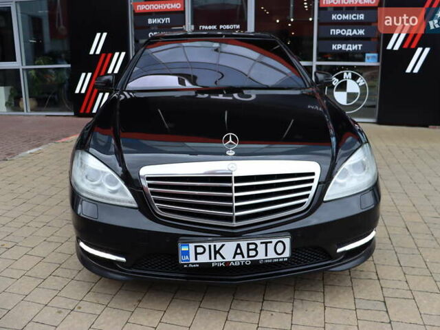 Черный Мерседес С Класс, объемом двигателя 4.7 л и пробегом 179 тыс. км за 17900 $, фото 3 на Automoto.ua