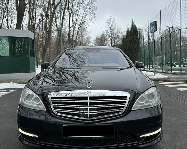 Черный Мерседес С Класс, объемом двигателя 4.66 л и пробегом 170 тыс. км за 21900 $, фото 4 на Automoto.ua
