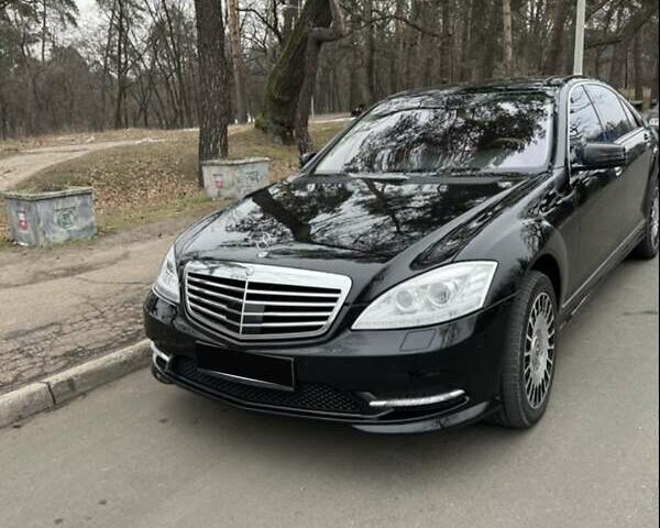 Черный Мерседес С Класс, объемом двигателя 4.7 л и пробегом 161 тыс. км за 21000 $, фото 1 на Automoto.ua