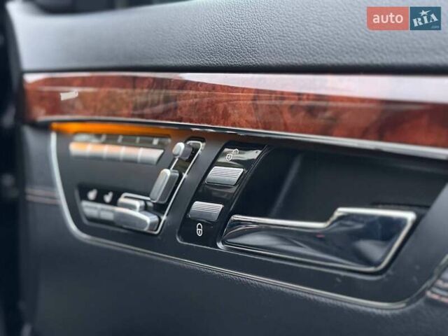 Черный Мерседес С Класс, объемом двигателя 4.7 л и пробегом 170 тыс. км за 13900 $, фото 18 на Automoto.ua