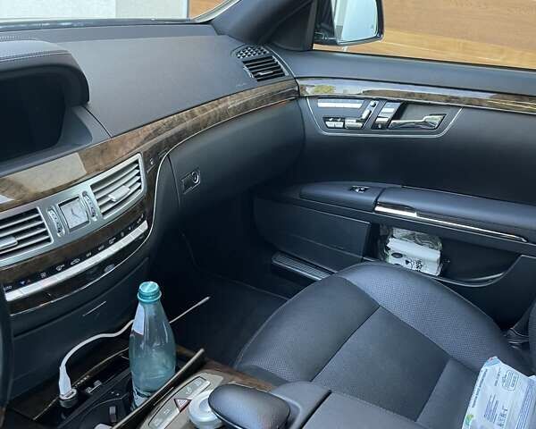 Чорний Мерседес С Клас, об'ємом двигуна 3 л та пробігом 180 тис. км за 26000 $, фото 6 на Automoto.ua