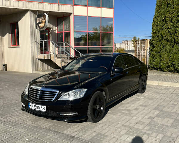 Черный Мерседес С Класс, объемом двигателя 4.66 л и пробегом 197 тыс. км за 21000 $, фото 1 на Automoto.ua
