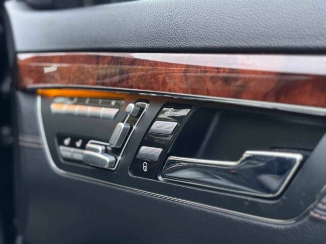 Черный Мерседес С Класс, объемом двигателя 4.7 л и пробегом 170 тыс. км за 13900 $, фото 18 на Automoto.ua