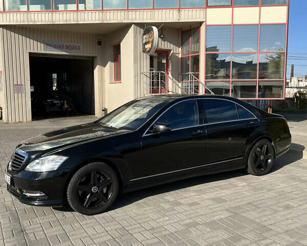 Черный Мерседес С Класс, объемом двигателя 4.66 л и пробегом 197 тыс. км за 21000 $, фото 2 на Automoto.ua