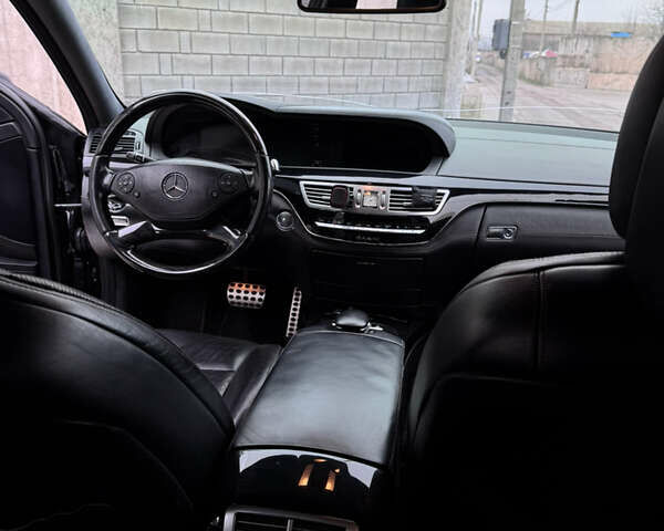 Черный Мерседес С Класс, объемом двигателя 4.66 л и пробегом 313 тыс. км за 15000 $, фото 7 на Automoto.ua