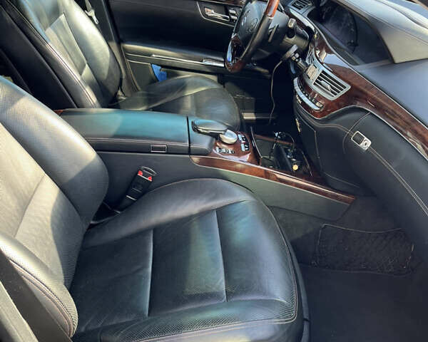 Черный Мерседес С Класс, объемом двигателя 4.66 л и пробегом 197 тыс. км за 21000 $, фото 14 на Automoto.ua