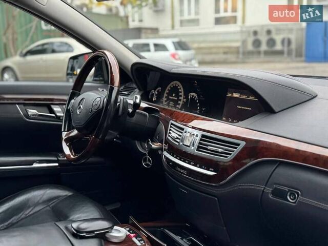 Черный Мерседес С Класс, объемом двигателя 4.7 л и пробегом 170 тыс. км за 13900 $, фото 17 на Automoto.ua