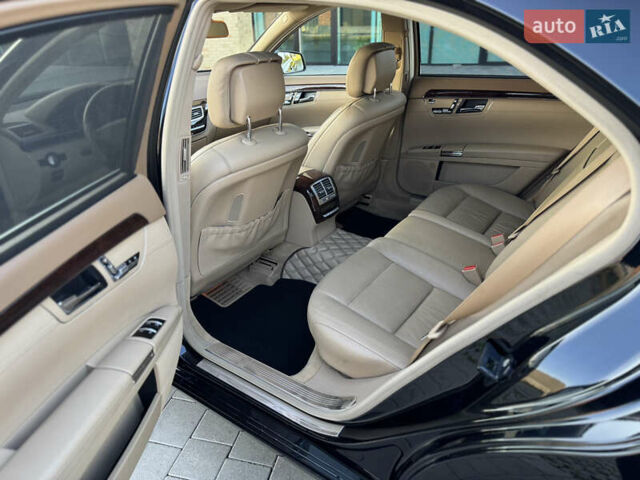 Черный Мерседес С Класс, объемом двигателя 4.7 л и пробегом 208 тыс. км за 23000 $, фото 11 на Automoto.ua