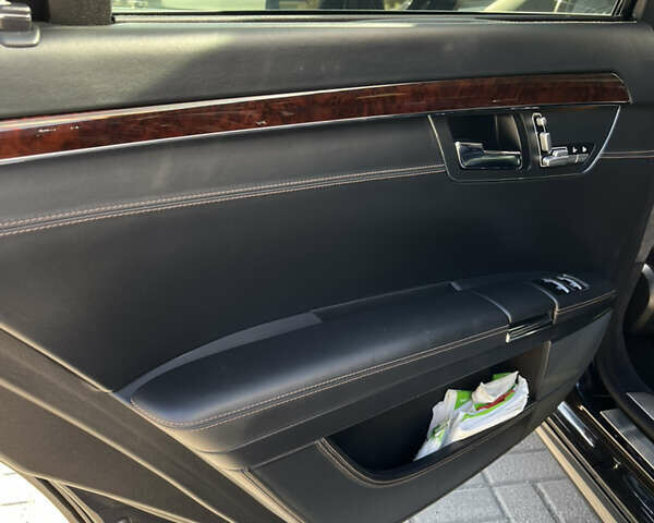 Черный Мерседес С Класс, объемом двигателя 4.66 л и пробегом 197 тыс. км за 21000 $, фото 22 на Automoto.ua